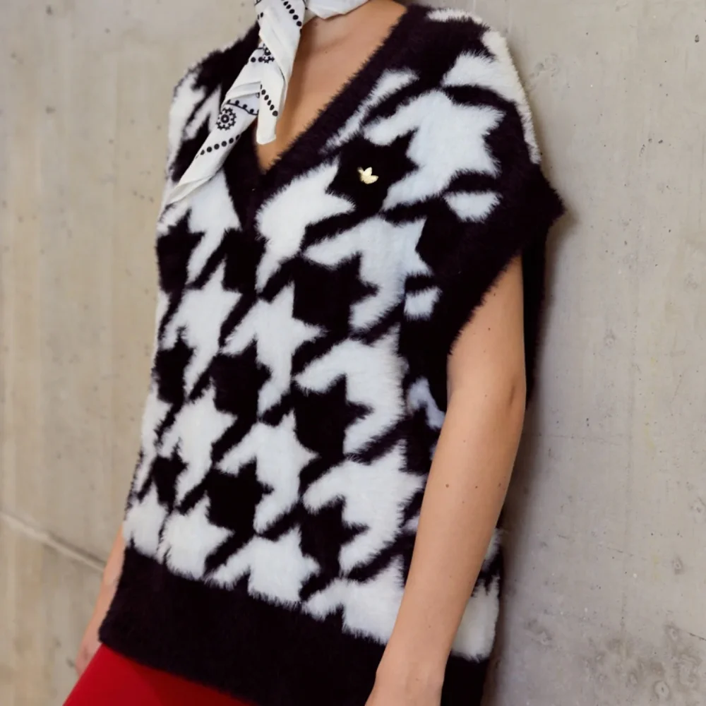 Adidas | Houndstooth Vest | Extra Fuzzy Material | Street Wear | Retro | V Neck - Picture 9 of 9